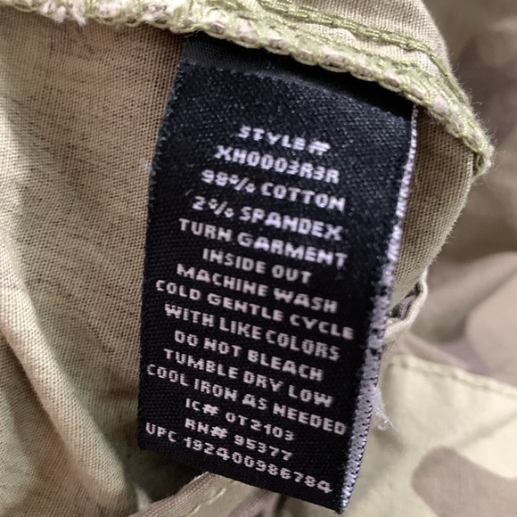 Social Standard by Sanctuary Roll Cuff Camouflage Stretch Cotton Shorts size S - Picture 9 of 10